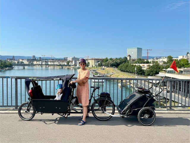 lastenrad_familie_anhaenger_brucke_rapid_radkutsche.jpg
